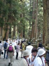 奥の院に続く参道には有名な大名のお墓が多くある